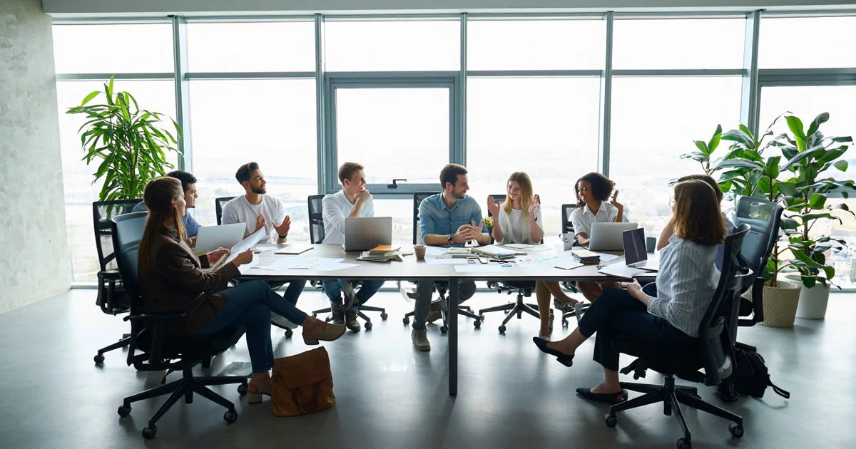 Espace professionnel lumineux pour un échange de contact